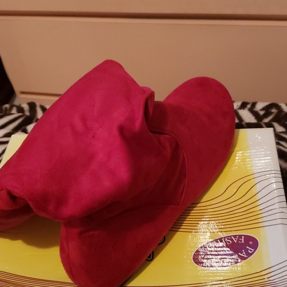 Red ankle boots, suede - Picture 1 of 5